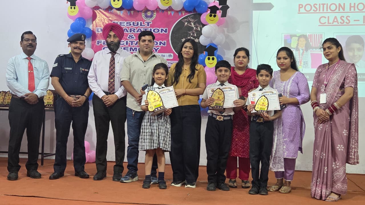 एस.एस. पब्लिक स्कूल गदरपुर में वार्षिक अंक-पत्र वितरण समारोह धूमधाम से संपन्न,