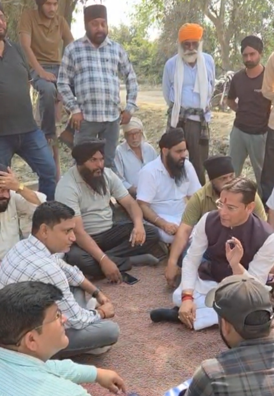 भाजपा नेता अमित नारंग ने कराया ग्रामीणों का धरना समाप्त, महतोष–मनूनगर रोड का कार्य प्रारंभ